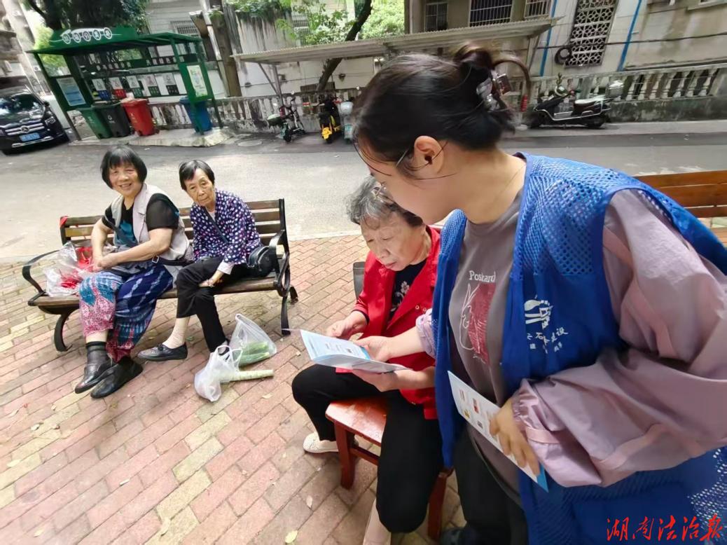 株洲石峰区田心街道东门社区开展禁毒宣传进小区活动
