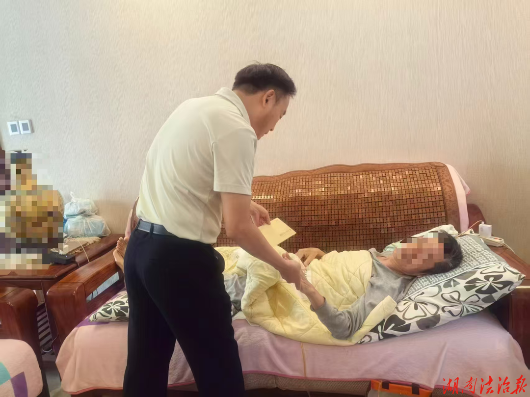温情走访暖人心 精准帮扶助矫正 ——南县司法局走访慰问社区重病矫正对象