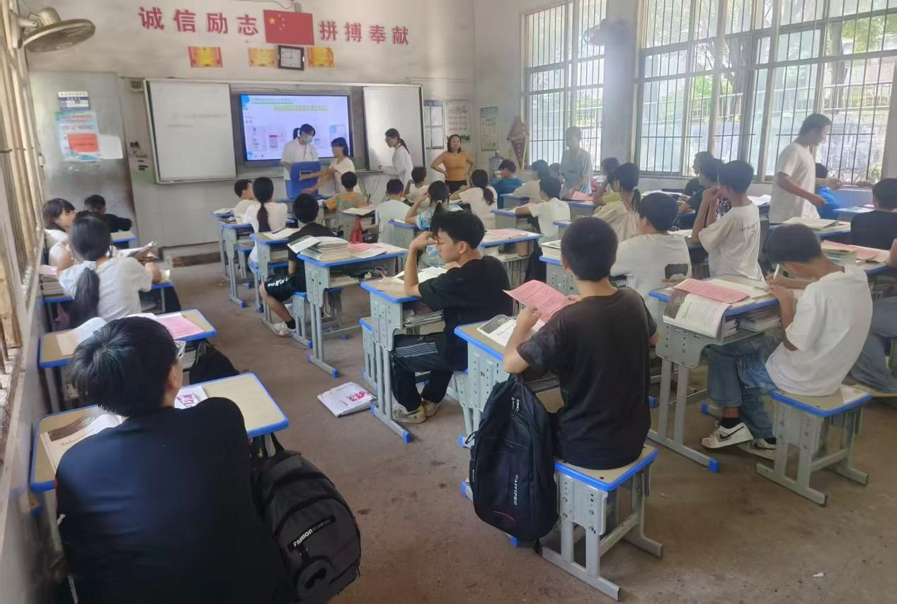 道县柑子园镇卫生院开展校园健康服务活动