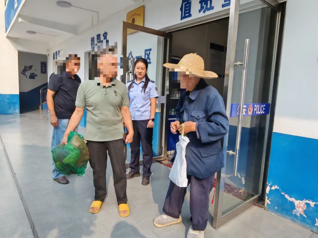 最可爱的人迷了路，民警听到了那段烽火岁月