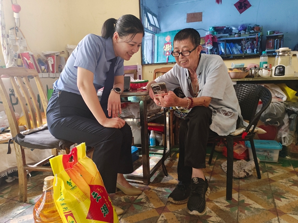 双节慰问送真情 检察帮扶暖民心 ——零陵区人民检察院开展节前下乡走访慰问活动