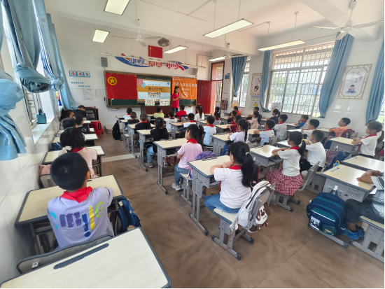 “守护心苗成长·安心计划”首课走进湘潭立云中心小学