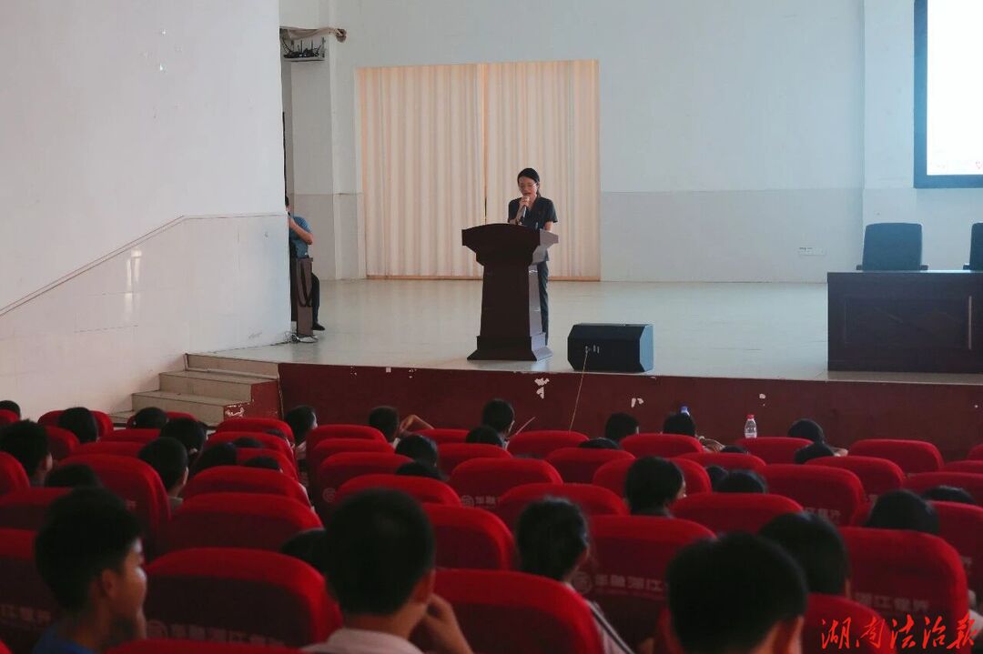 利剑护蕾 守护少年的你｜法治宣讲进校园