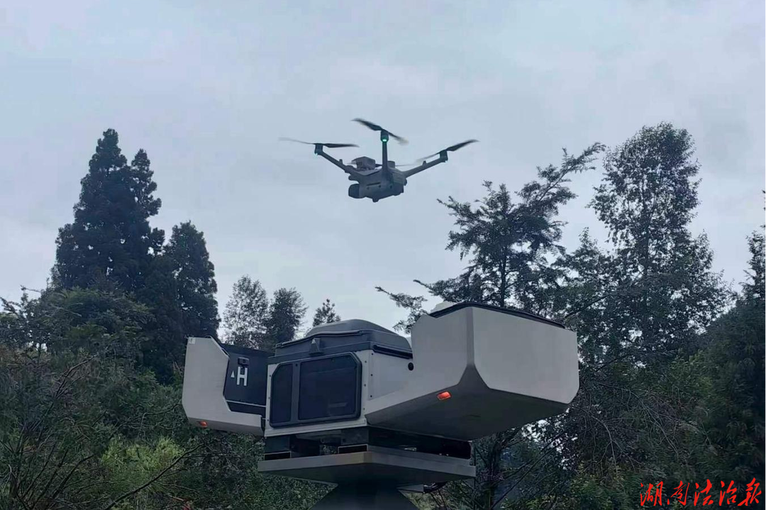 “云端哨兵”守苗乡 “低空警务”强治理