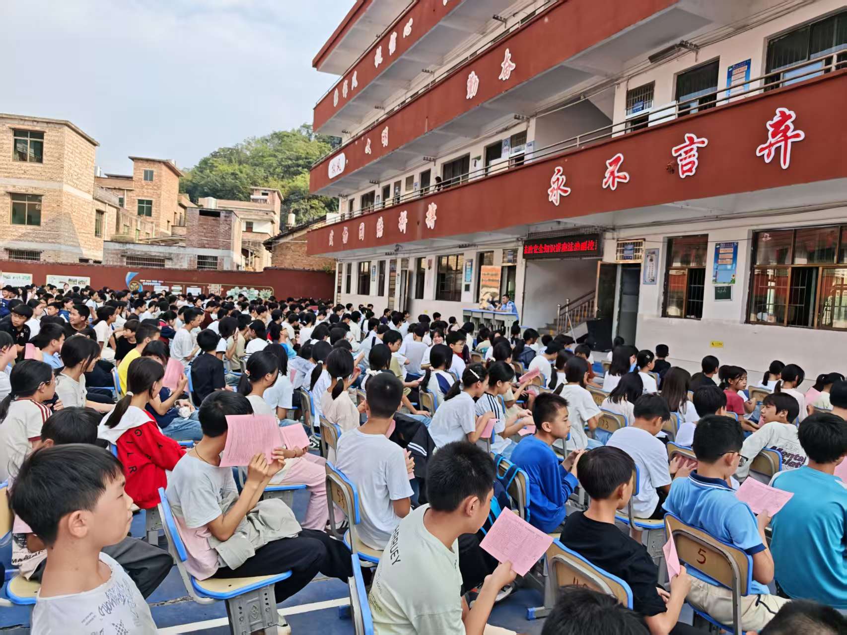 新田公安扎实推进法治进校园宣讲活动