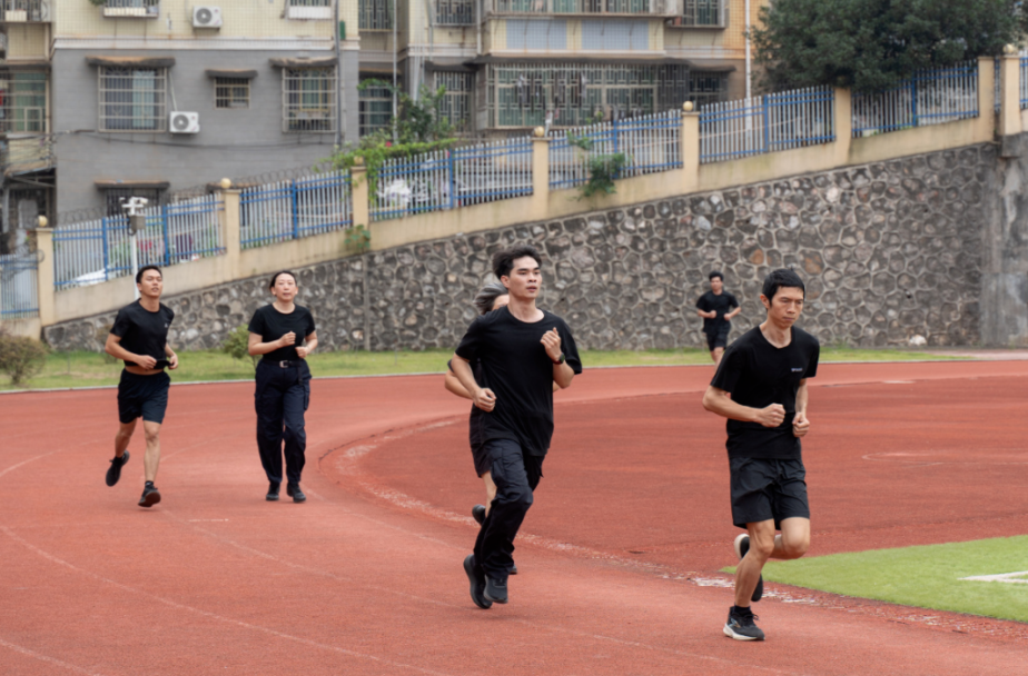 以训促战砺精兵 实战实训强警魂——宜章法院开展干警常态化体能训练