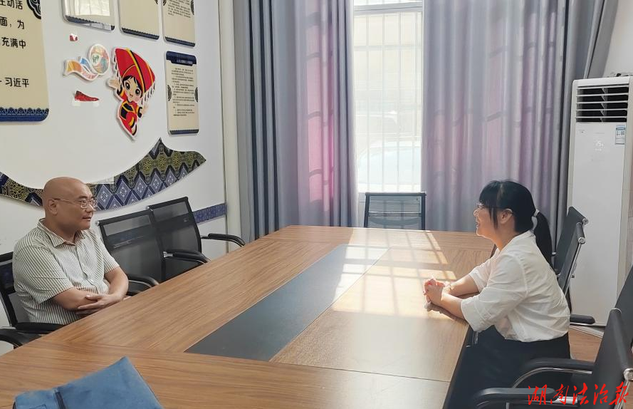 杜以鹏走访省人大代表周玲