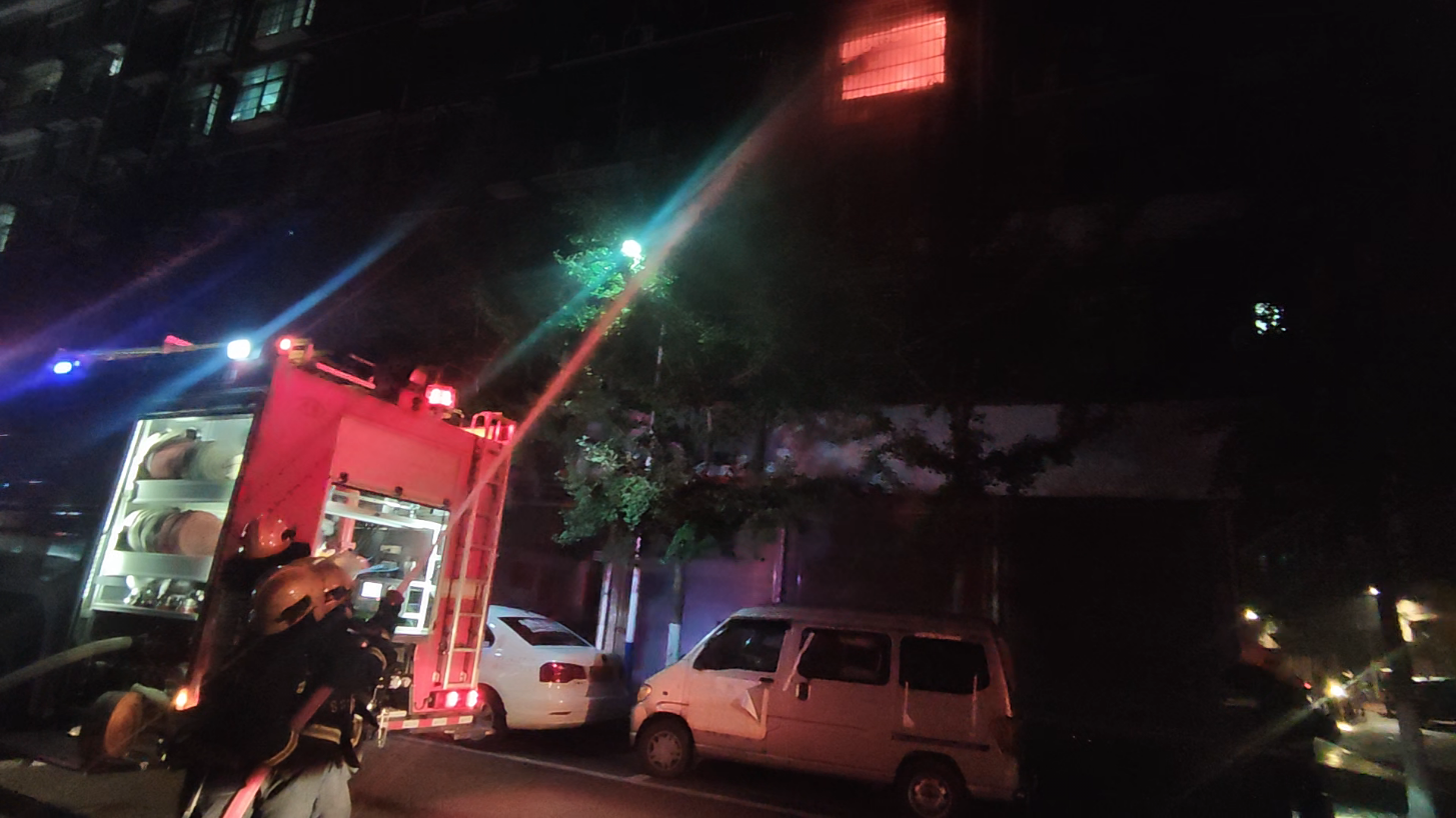 邵阳北塔：“熊孩子”玩火引发火情 消防、街道、社区多方联动化险为夷