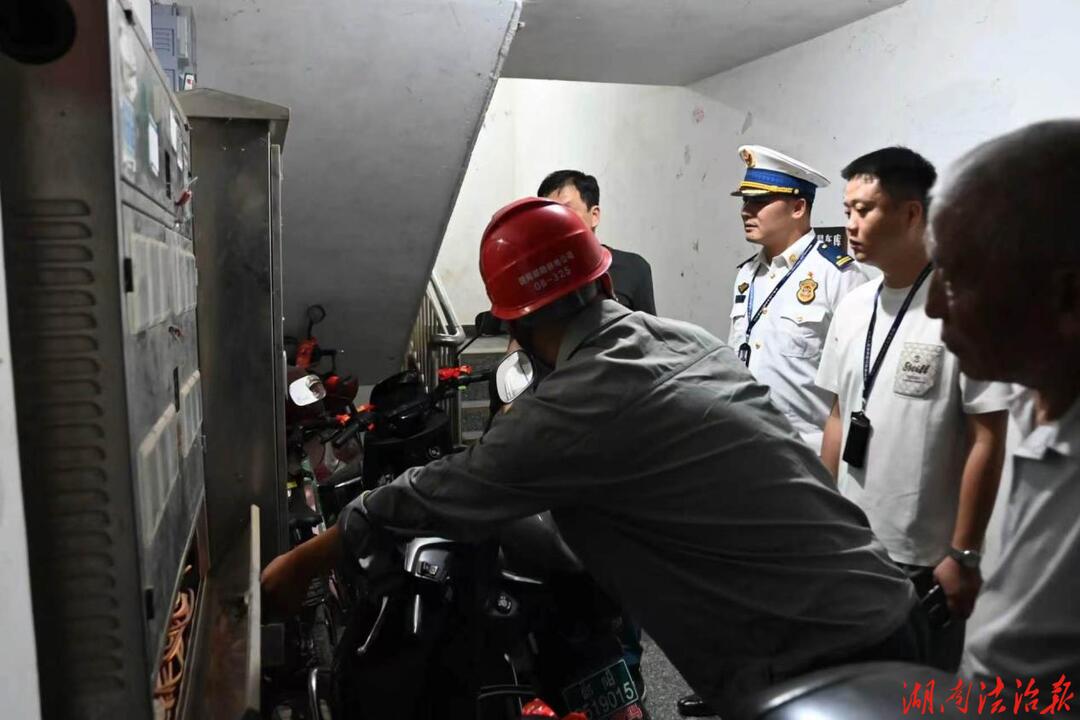 城步消防救援局联合多部门开展消防安全集中夜查行动