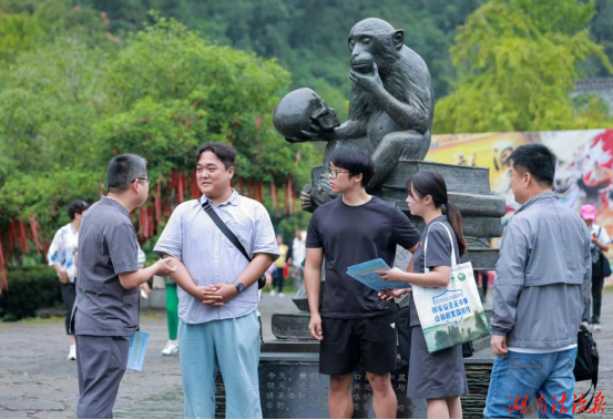 司法护旅途 送法进景区