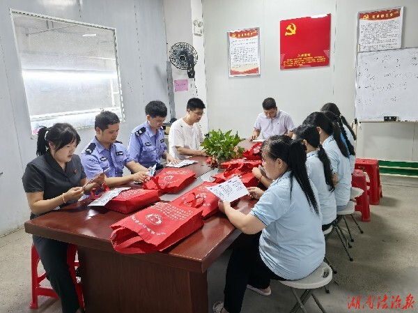 送法进企迎中秋 法治护航优营商