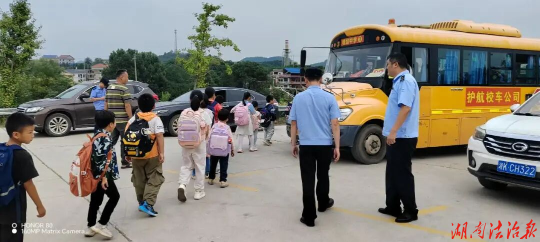 紧盯校车安全细节 守护学生出行平安——涟源渡头塘镇开展校车安全专项检查