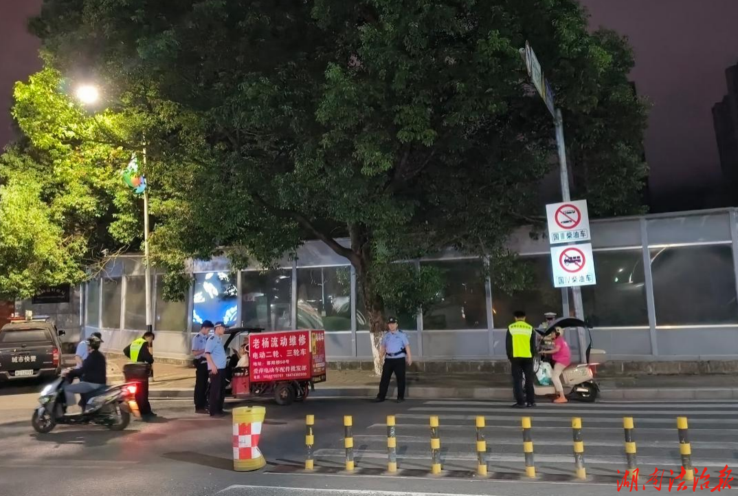 聚焦校园护平安 开展节前道路交通专项整治