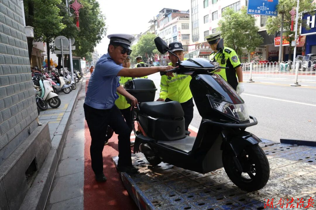 隆回公安交管科技赋能管理交通秩序