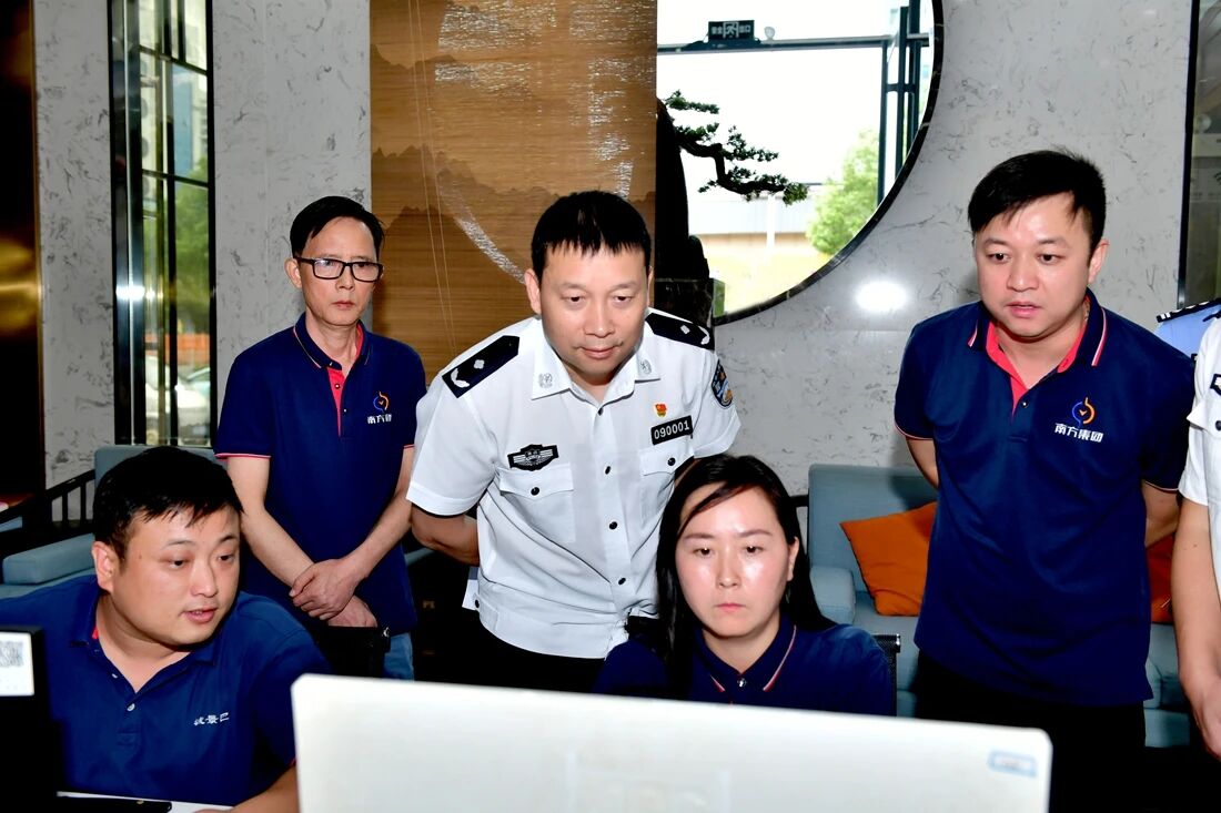 谭铁军督导道路交通管理和景区安保工作