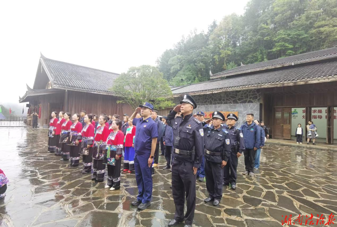 【节日我在岗】以警之名，向祖国敬礼！