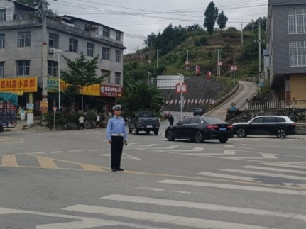 【强治理 护民安】龙山县公安局洗洛派出所国庆我在岗 护航出行保畅通