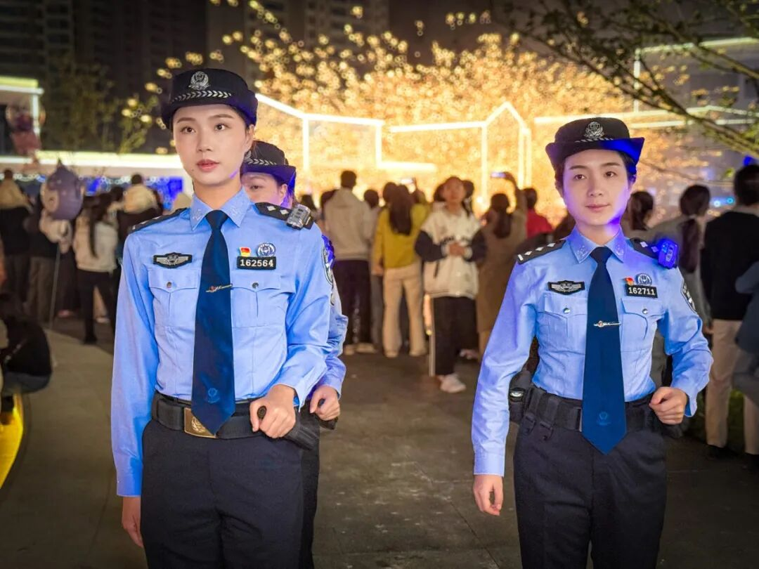国庆有芳华 藏蓝暖溪州｜永顺公安女警服务队温情守护不打烊