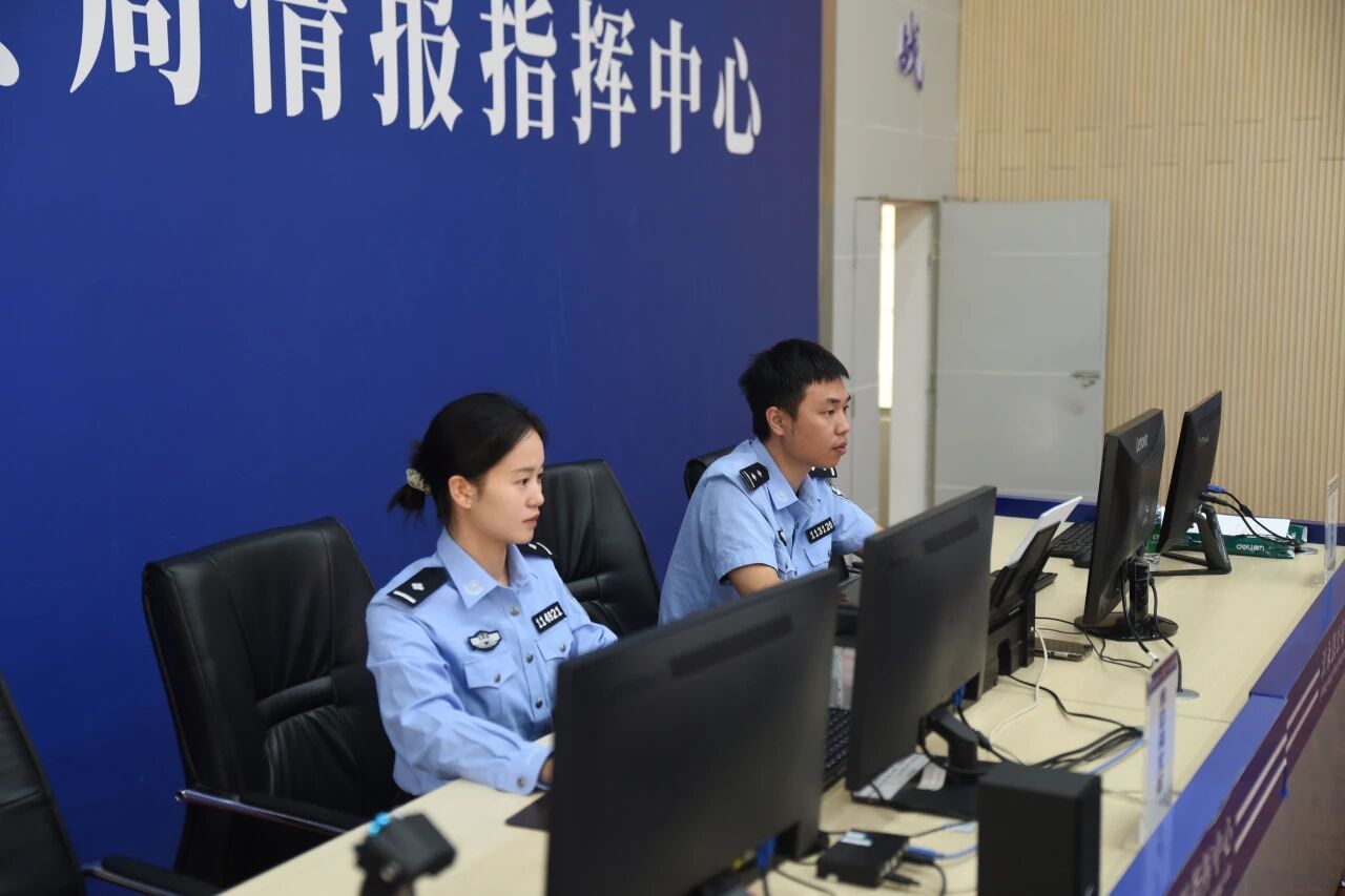 节日我在岗丨国庆“警”色浓，坚守护平安