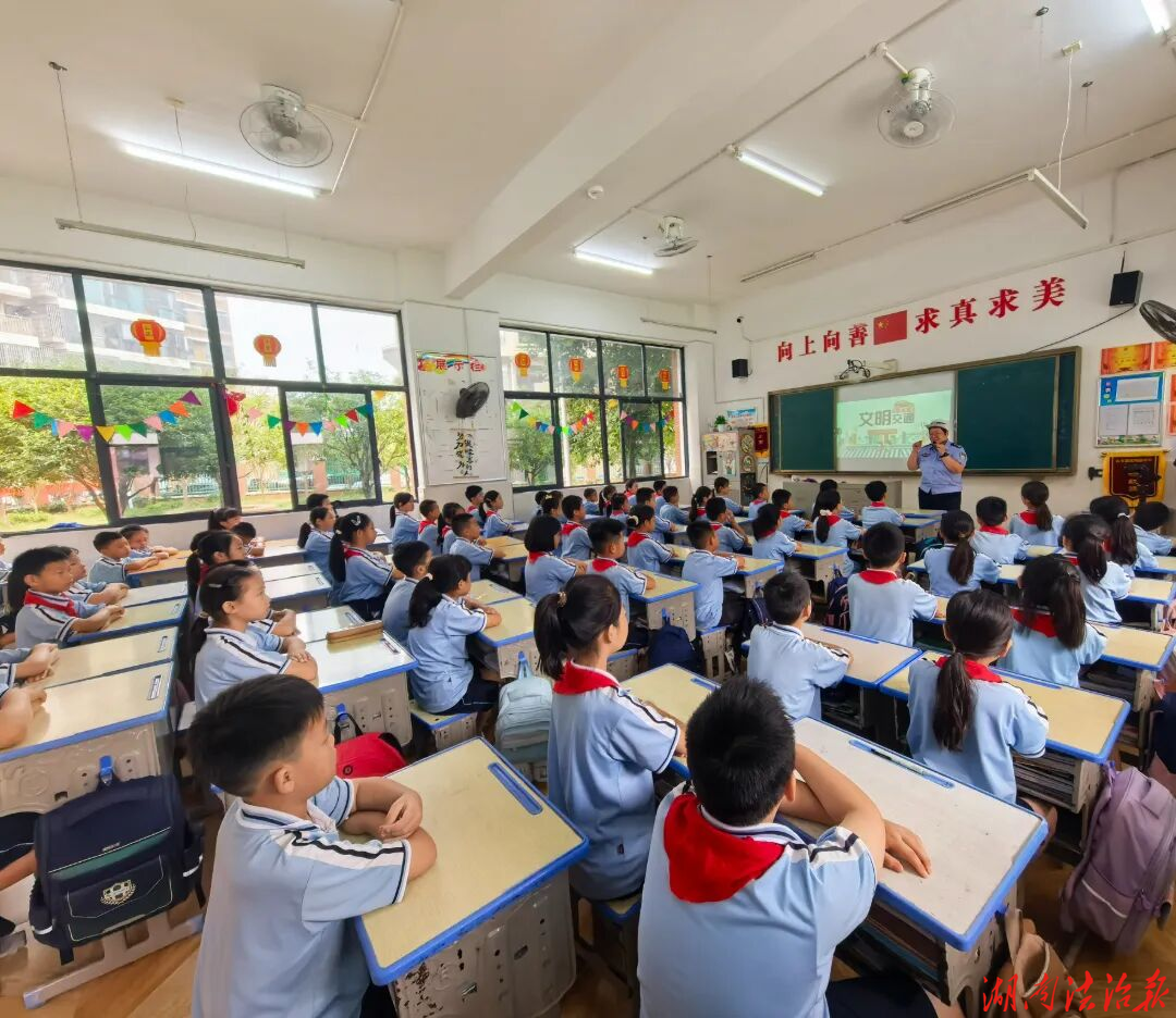 双峰公安交通管理大队：警保联动进校园 安全种子播心间