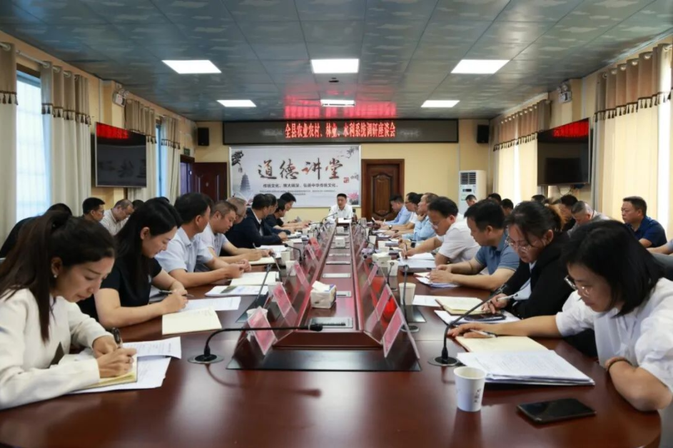 江华：袁章中 毛昌麒调研全县农林水系统工作