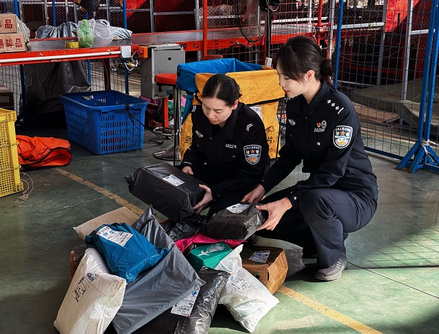 严把寄递“关口” 守住平安底线