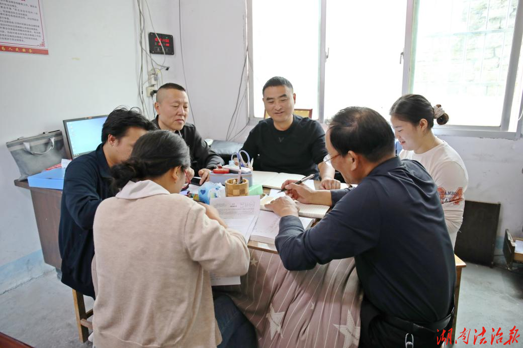 凤凰法院：赴帮扶村、联系村调研督导乡村振兴、安全生产、溶洞天坑污染排查整治等工作