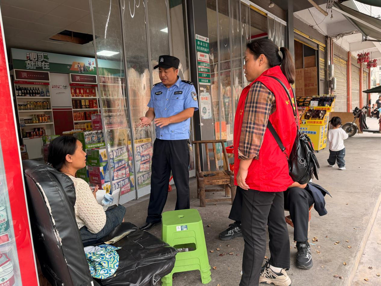 泸溪公安：严查沿街风险 守护民生平安 —— 泸溪县公安局浦市派出所联合乡镇、村（社区）开展南杂店安全专项检查