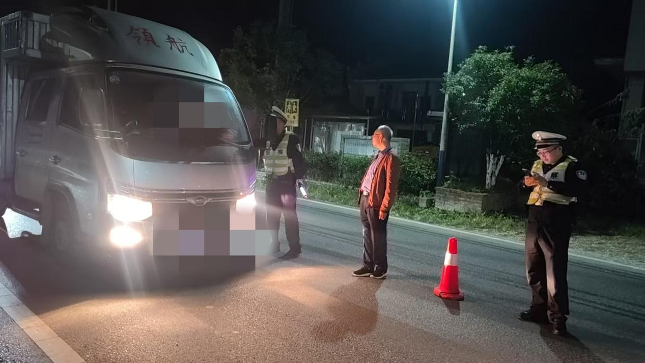 【强治理 护民安 促发展】花垣公安开展夜间道路交通安全专项整治行动