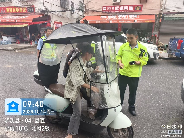 赶场日交通整治！泸溪公安联合平安办筑牢农村道路安全防线