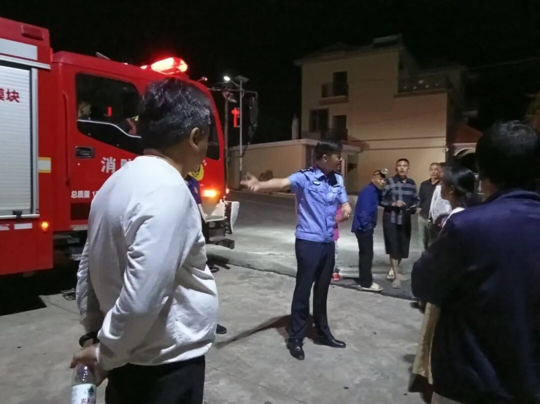 祁阳下马渡：寒夜警灯暖，警民接力护萌娃归家