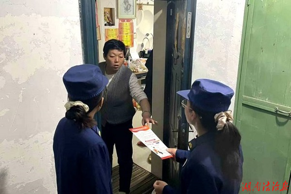 双牌消防：敲门入户宣讲电动车安全 夯实根基助力优化营商环境