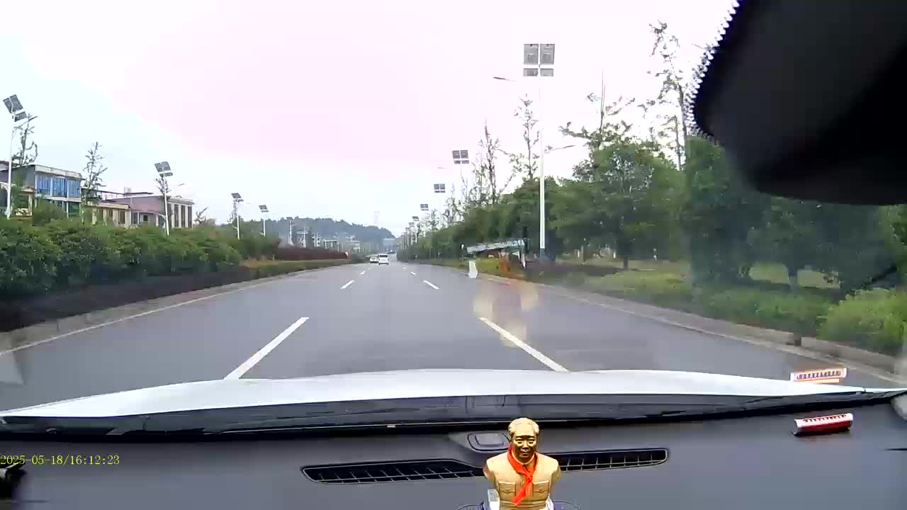 疲勞駕駛釀險情！邵塘大道小車失控駛?cè)雽ο蜍嚨?，幸? />
                        </a>
                                        <div>
                        <p>
                            <a href=