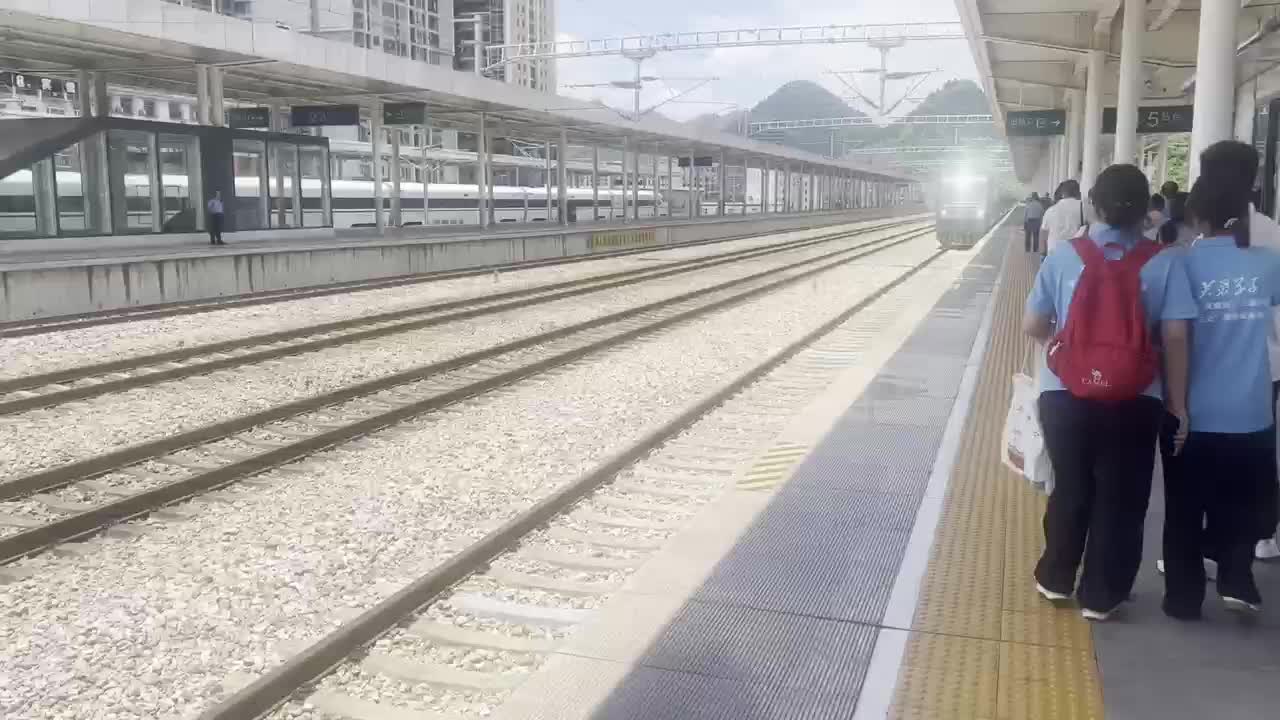 青春“法”語遇見公益“慢火車”